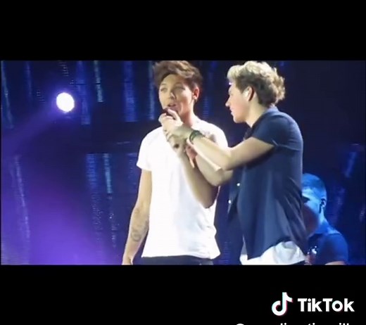 Management Turning Niall's Mic Off | One Direction