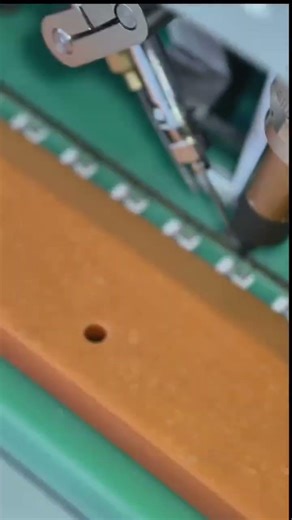 Simultaneous soldering with two heads doubles the efficiency #Automatic Soldering Machine