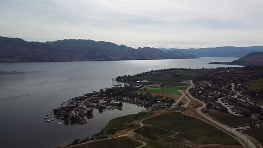 Soaring through Canadian wine country 🍷#drone #dronevideo #travel #dronephotography #photography #britishcolumbia #winecountry #wine