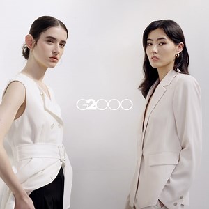 【G2000 News：G2000 Women Spring 2024 Collection Video】 ✨SS24 New Arrivals ✨ ┃解構時尚-極緻新風格┃ 春夏系列注入更多年輕元素。強調多元穿搭，將潮流元素融入G2000的設計基因。將互相對立的風格巧妙融合—剛與柔:立體硬挺材質與飄逸流動的浪漫，打造剛柔並重造型。有質感又有細節的設計是出入職場的完美之選。 ----- ➡G2000 TAIWAN 官網這裡看↓ Official website📍https://bit.ly/4bZ4lwC ➡G2000 TAIWAN APP這裡下載↓(請用手機操作) online store📍https://onelink.to/4rs9z2 ----- #SpringLook #BusinessCasual #G2000Suit #G2000Blouse #G2000TAIWAN #G2000Women #G2000SS24 #SSCollection2024 | G2000 TAIWAN