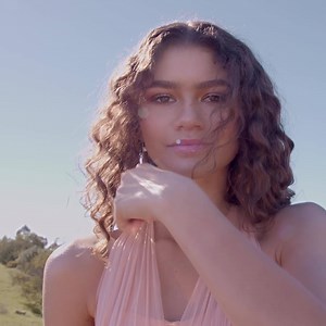 35 reactions | IDÔLE, el nuevo perfume con notas de cítricos, rosa, jazmín, almizcle y vainilla. Una fragancia fresca echa para la nueva generación. | Lancôme | Facebook