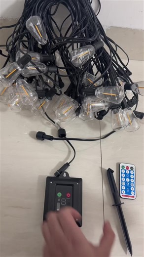 No need to plug in, say goodbye to electricity bills! Let this starry light string illuminate your entire garden#diydecor #gardendecor #Solarstringlights #newyearnewme #garden