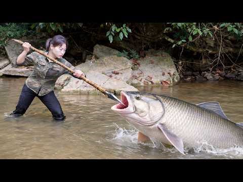 Living Off the Land Alone: Building Bamboo Chairs, Fishing the Stream & Cooking