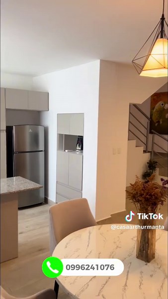 ✨ Bienvenidos a Casa Arthur ✨ Tu escapadita perfecta en Manta… a solo 5 minutos de las principales playas y zonas comerciales. Si buscas comodidad, descanso y un lugar donde todos disfruten, esta casa lo tiene TODO: 🏡 3 habitaciones amobladas 🛏️ 3 camas (dos de 2 plazas y uno 2 1/2 plaza) 🛁 3.5 baños 🧑‍🧒‍🧒 Capacidad máxima 7 personas ❄️ Aires acondicionados en toda la casa 🍳 Sala, cocina y comedor amplios 📺 2 TVs 🚙 Parqueadero privado 🛜 Red wifi privada 🏊‍♀️ Piscina privada 🎮 Sala de