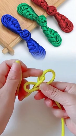 #macrame #weave #handmade #handmadecraft #foryou #craft #handmade #DIY #crafting #craftbeer #craftsmanship #craftersofinstagram #diy #diyprojects #diycrafts #diyhomedecor | Pass21924