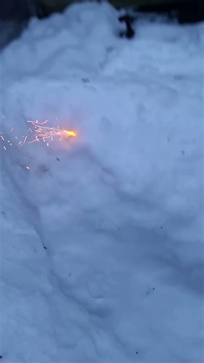 Firework! this time its one in the snow⛄️❄️ #fireworks #pyro
