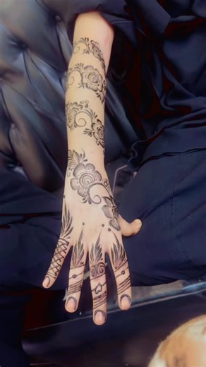 Exploring Somali Girl Makeup and Henna Styles