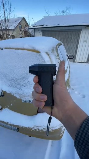 This electric snow blower generates hurricane-force winds—blowing away snow, clearing floors, and easily handling 12-inch snowdrifts! ❄️🌀 ✅ Tornado-like power: A 26,000 RPM motor effortlessly blows away snow! ⚡🚫 ✅ 30-day battery life on a single charge! 🔋📅 ✅ A 2-in-1 cleaning miracle: Outdoor snow melting indoor vacuuming! 🏠🌪️ Shoveling snow is a primitive activity—embrace electric snow removal and dominate winter! 👉 Click to conquer winter! | Daily Appliance Hacks