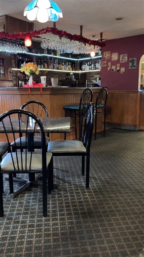 Stopped into Cafe Classico and tried two reader-recommended pies: • Margherita – loads of promise, light and flavorful, honestly gave me some Jersey bar pie vibes… just needed a few more minutes in the oven to really sing. • German Pizza – a hearty, unapologetic bread-bowl salad situation with big flavor, tons of character, and zero shame 🥨🥗🍕 This place clearly has range, and I get why so many of you told me to try it. 👉 What’s your go-to order at Cafe Classico? #Scranton #nepa #pizzalover #