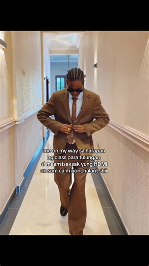 Humorous HDMI Fumble in Class