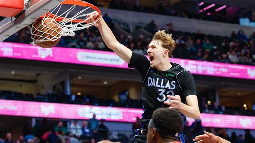 Mavericks' Cooper Flagg monster slam dunk has American Airlines Center going wild