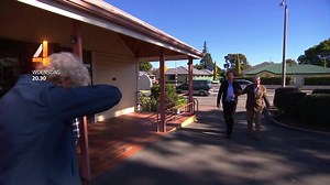 Morgen in Love Is In The Air verrast Robert ten Brink weer Nederlanders in het buitenland. Hou jij het droog? 20.30 uur bij RTL 4 | RTL