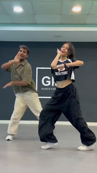 Deepak Sir & Akshita Dancing on #SoniSoni #deepaktulsyanchoreography 😍✨