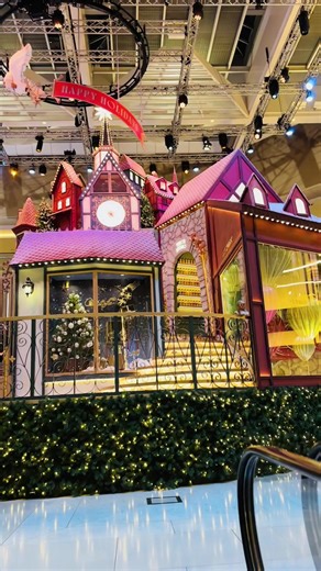 Exploring Landmark and Central Exit G in Hong Kong