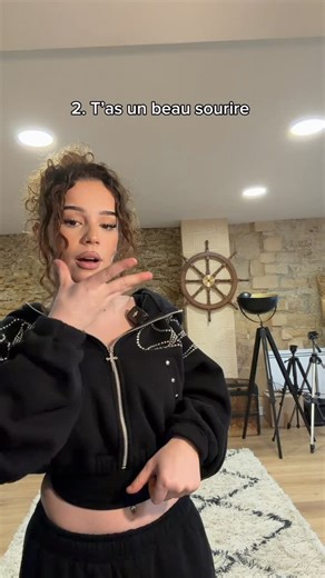 @biancaa.bcl on Instagram: "Le lien pour l’appli est dans ma bio #lsf #languedessignes 🙌🏼"