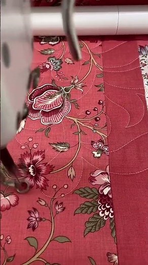 @left_handed_stitches quilting a lovely flowy design on her Handi Quilter Avante