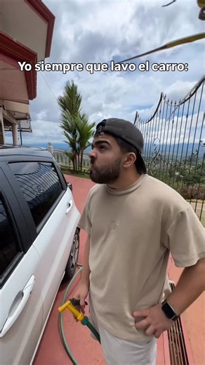 Diego Garro on Instagram: "Con estas lluvias es imposible😭 El Alberti-Móvil por dicha se ve lindo hasta un poquito sucio JAJSJAJ pero les pregunto, cuándo han visto un JAC e-JS1 MUYYYY sucio? nunca. #jacejs1 #diegogarro #comedia #costarica"