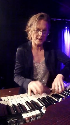 Happy friday! Here's some hysterical Hammond