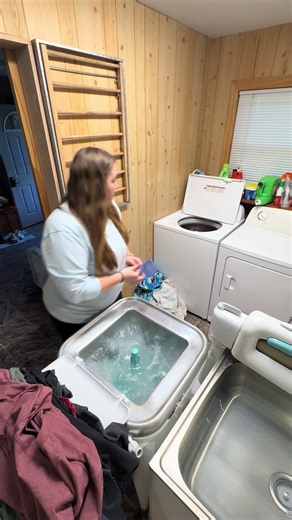 We had a busy weekend with volleyball. Now time to do some laundry in my 1953 Maytag Wringer Washer. #wringerwasher #maytag #oldschool #vintage #laundry