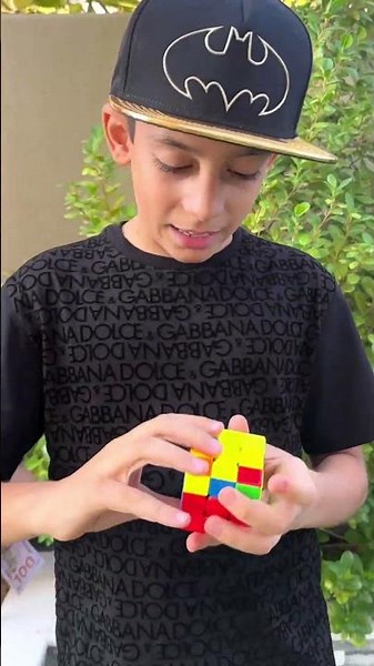 Jason solves a Rubik's Cube under 1 minute Challenge!