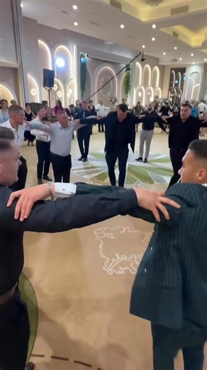 🎥 Servicii Profesionale Foto & Video 📞 0787 552 964 #ArtImages #Cufarulcuamintiri #CabinaFotoPascani #DragosVideographer #ArtSound #Wedding #Majorat #dj #like #livemusic #music #song #batuta #artimagespascani #reelsvideoシ #viralreelsシ #romania | Art Images - Filmari Evenimente - Servicii profesionale Foto/Video