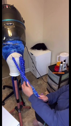 Transform into Marge Simpson with this Halloween Editorial Wig!