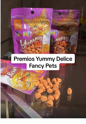 Consintiendo a mis gatijas con los premios de @Fancy Pets Oficial Les encantaron 💗 #fancypets #gatosdetiktok