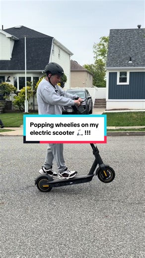 Popping wheelies on my electric scooter 🛴 !!! #popingweeliesonmyescoter #fyp #ninebot