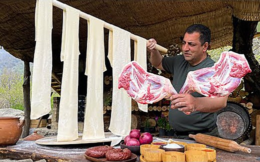 挑战哈萨克斯坦国菜！羊肉搭配面片、蔬菜，震撼你的味蕾！