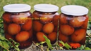Compot natural de prune, cu sau fara zahar, fara conservanti. Se poate face si cu indulcitor gen zaharina, stevia, fructoza etc. Va invit sa vedeti mai multe retete de compot aici: http://pofta-buna.com/category/nou-conserve/nou-compot/ | Pofta buna cu Gina Bradea