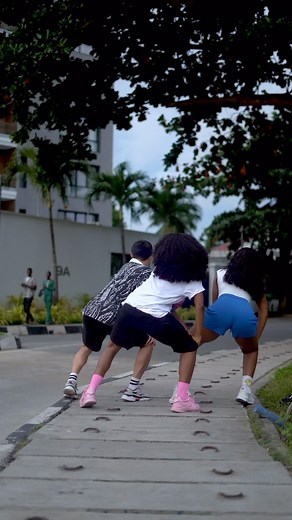 Ifeoma Efiokwu | We made @yoda_dancer hop on this trend with us 💃🏻 🇳🇬 X 🇰🇷 💃🏻 @ggbdancecrew | @ellaley_ @e4ma_ 🕺🏽 @yoda_dancer #ggbdancecrew... | Instagram