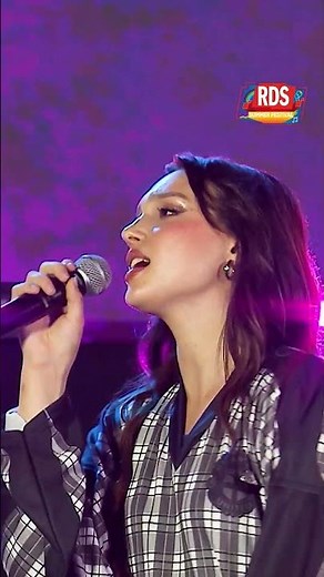 Carl Brave e Sarah Toscano cantano "Perfect" live all'RDS Summer Festival 2025