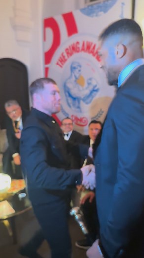 Real recognises real 👊 Canelo x AJ 🔥 Another behind the scenes moment from the Ring Awards at the start of 2025 👀 #Canelo #AnthonyJoshua #AJ | Matchroom Boxing