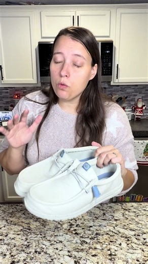 These Hey Dude Wally slip ons are the definition of easy everyday comfort. Lightweight flexible and breathable with that broken in feel straight out of the box. Perfect for running errands travel school drop offs or standing all day without killing your feet. Slide them on go live your life and don’t think about your shoes again. #merrygiftlist #heydudeshoes #everydaycomfort #sliponshoes #casualstyle