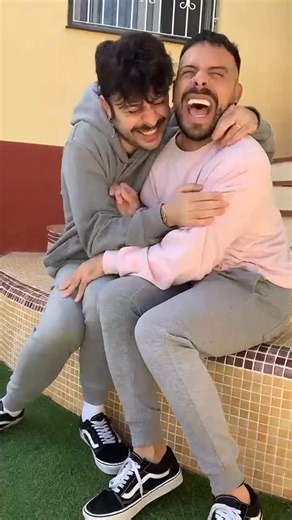 ＤＡＮＩＥＬ ＧＡＧＯ on Instagram: "Las cosquillas me ponen de mala leche… 😂 #humor #risa #cosquillas #comedia #malaleche"