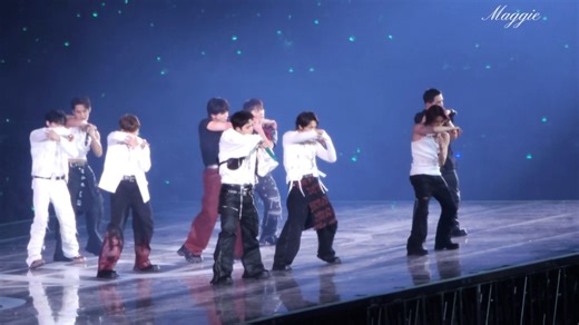 [4k高清直拍]次叔hit舞台全开麦唱跳依旧很稳啊 侧面视角也很齐 现场超嗨 香港场D1存档