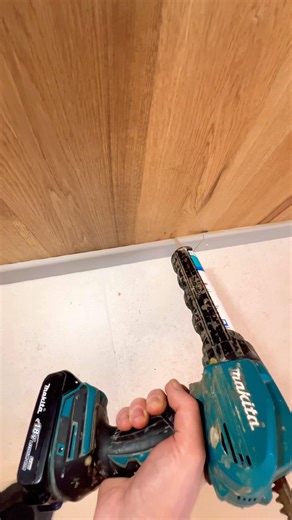 Working with silicone 😎 #working #workprocess #tools #makita #applying #silicone #sealant #myjob