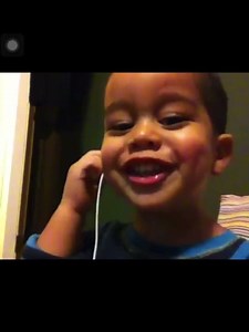 Baby sings with Autotune 😙💅￼