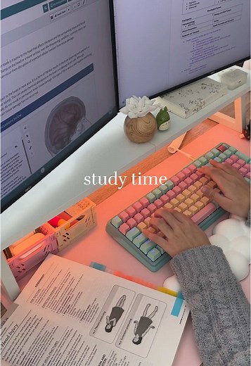 good morning and happy studying! 🫶🏻 I have been pretty absent over here 🫣 final week is always chaotic in nursing school, I hope everyone is doing great! I will have a little break before starting the second class, which is med surg ☺️ this is a reminder that you are doing amazing! . . . . #studytok #studymotivation #studytime #studying #studytips #motivation #nursing #nursingstudent #nursingschool #university #college #studentlife #fyp #fypシ #fypage #foryoupage #cozyathome #rainyday #deskset