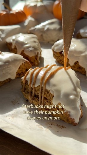 Starbucks took these pumpkin scones off the menu… but that’s not stopping us from enjoying them at home! 🍁✨ These scones are soft, buttery, and packed with real pumpkin and warm fall spices. Plus, the glaze? Total game-changer. I use powdered sugar from Trader Joe’s that’s made with tapioca starch instead of cornstarch, which makes a HUGE difference. Cornstarch can leave a weird aftertaste in glazes, so check your labels! 👀 The glaze hardens beautifully, just like Starbucks, but without that f
