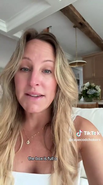 ✨Bachelorette on Cape Cod? Girls trip to Nantucket? Cozy weekend on the Vineyard? We got you. 💍🌊 Introducing our Girls Night Out Bracelet Kit 💕 Designed by Cape Cod Chokers for you 5 friends to craft, laugh, and make memories together. Freshwater pearls, meaningful moments, cute gifts for each crafter, and a special surprise for the hostess 👯‍♀️💫 Whether you’re clinking cocktails or sipping tea in sweats, this DIY box is all about friendship, creativity, and a little Cape Cod magic 🐚 Launc