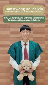 【#港大入學獎學金🏆】得獎學生Kelvin的分享💬 香港大學為以HKDSE優異成績成功入讀港大的學生設立𝐇𝐊𝐔 𝐔𝐧𝐝𝐞𝐫𝐠𝐫𝐚𝐝𝐮𝐚𝐭𝐞 𝐄𝐧𝐭𝐫𝐚𝐧𝐜𝐞 𝐒𝐜𝐡𝐨𝐥𝐚𝐫𝐬𝐡𝐢𝐩 𝐟𝐨𝐫 𝐎𝐮𝐭𝐬𝐭𝐚𝐧𝐝𝐢𝐧𝐠 𝐀𝐜𝐚𝐝𝐞𝐦𝐢𝐜 𝐓𝐚𝐥𝐞𝐧𝐭𝐬。去年，Kelvin 就是其中一位得獎新生😎，他現正就讀 #內外全科醫學士🩺 一年級。 對Kelvin而言，獲得獎學金不但是對他在HKDSE考試中奮力拼搏的認可，更是對他未來夢想的支持🌈。同時，這份獎學金亦減輕了 他的經濟負擔，讓他能夠更專注於學業上，並探索醫學院以外的知識和校園生活🎈。祝願Kelvin擁有一個多姿多彩的大學生涯❗ 🌐港大獎學金詳情：https://go.hku.hk/ug_scholarships #港大 #香港大學 #港大入學獎學金 #學生分享 #HKU #HKUniversity #HKUEntranceScholarships #StudentSharing | HKU Admis