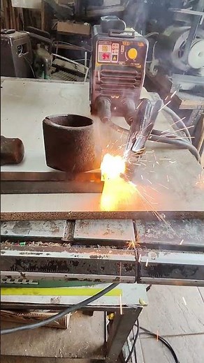 Check out the process of electric welding that works on its own #shorts