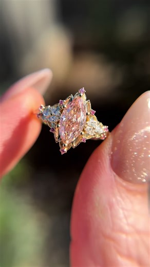 Love a pink diamond 💗 #pinkdiamond #jewelry #goldjewelry | pink diamond