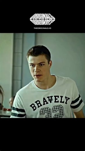 Hemant Singh on Instagram: "«Мальчик, который обуздал ветер» — мемуары Уильяма Камквамбы, малавийского изобретателя, в которых рассказывается вдохновляющая история о том, как он построил ветряную мельницу, чтобы обеспечить электричеством свою семью и общину в сельской местности Малави. В книге описывается его жизнь, от взросления в бедной деревне до открытия силы ветряной энергии, преодоления огромных трудностей и, в конечном итоге, воплощения своей идеи в жизнь. В рассказе освещаются такие темы