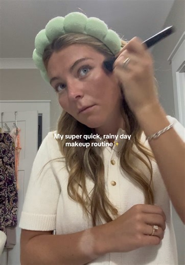 Always apply my lippies in the car 💄💋 #fyp #makeup #grwm #smallcreator #makeuptutorial