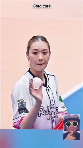 Sato greets the fans