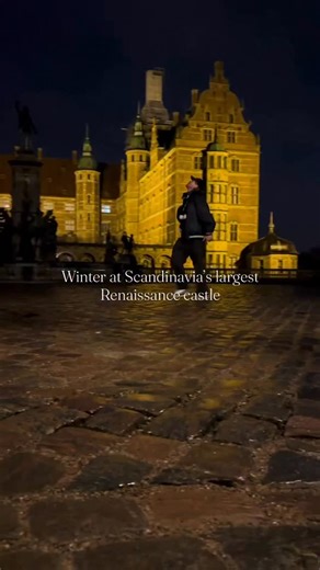this is your sign to go off-season traveling ⚜️ Frederiksborg Castle - a perfect day trip from Copenhagen, Denmark to visit Scandinavia’s largest Renaissance Castle in Hillerød which guides you through hundreds of years of Danish history 🇩🇰 During winter, all the chandeliers at Frederiksborg Slot are lit up and candle light guides you through the magnificent hallways. You’ll have the whole castle for yourself since there aren’t that many visitors there at that time. And every Thursday at 13:30