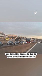 🚗La circulation est compliquée en ce moment au sud de Lyon, sur la M7 et l'A450. En cause, une nouvelle phase du chantier sur les viaducs de Pierre-Bénite qui tombe juste après la fermeture de la M7. https://l.leprogres.fr/dLd #circulation #rhone #lyon | Le Progrès Lyon