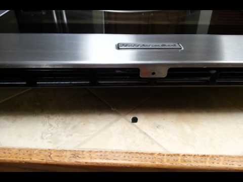 Cleaning and removing door on KitchenAid range KGSS907SSS02